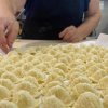 Pasta fresca su un vassoio.